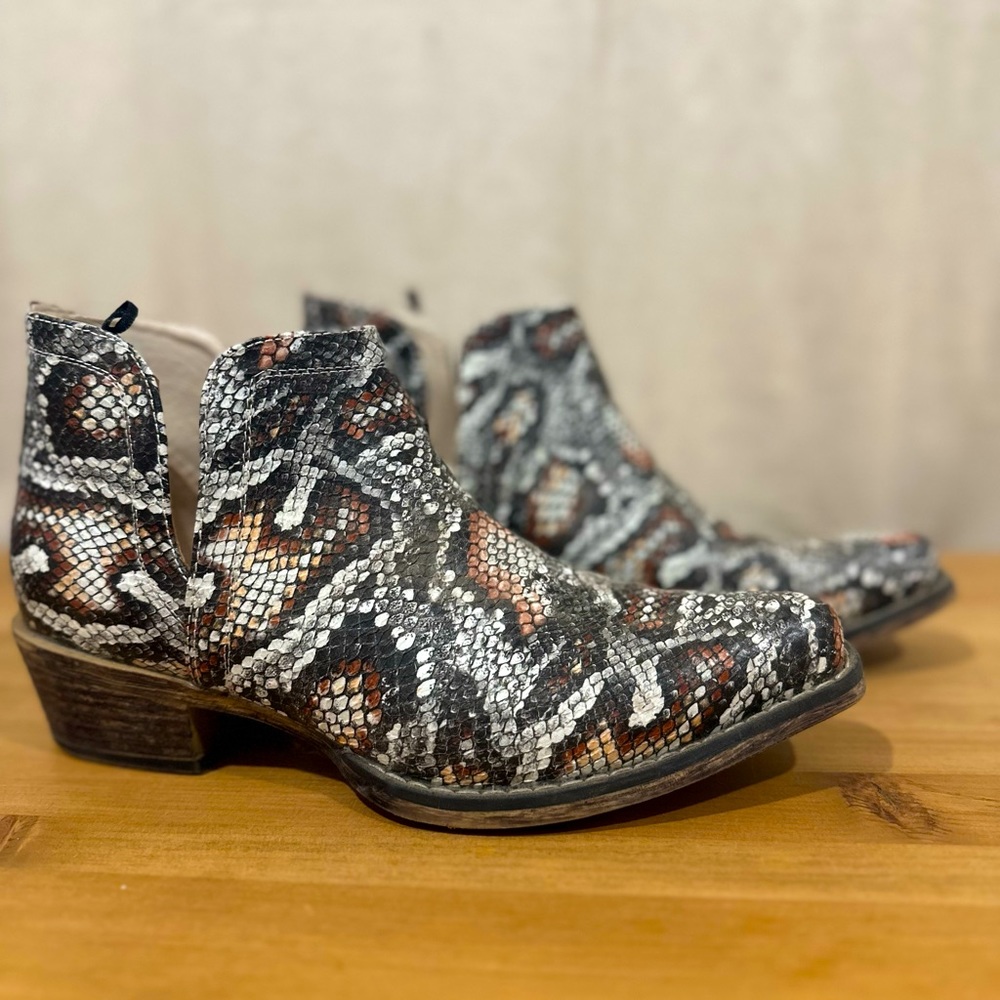 Roper snakeskin western booties. So 7.5 fits like an 8